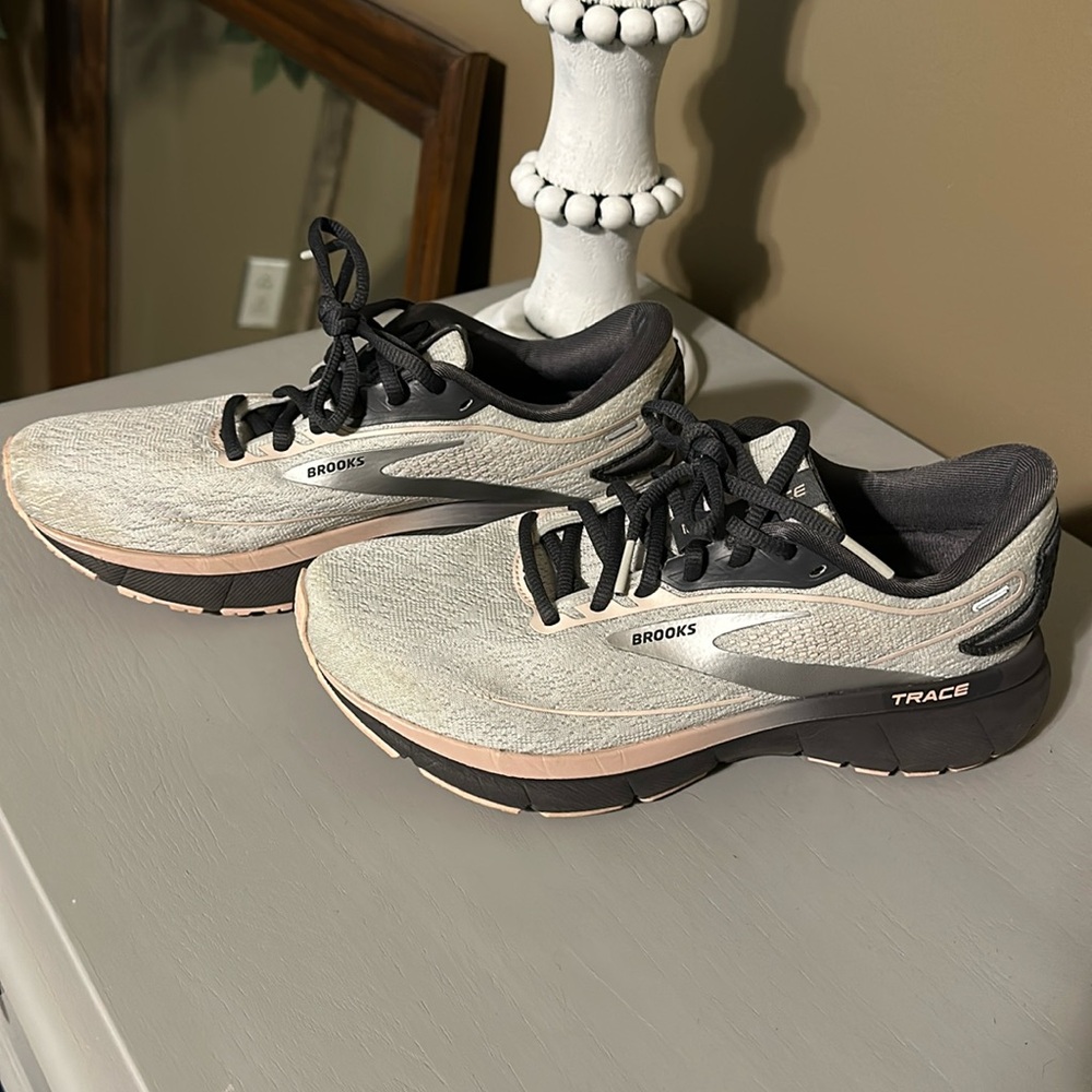 Brooks women’s  Trace 2 Running Shoe size 7.5